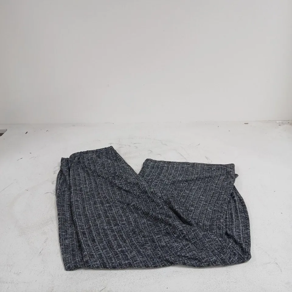 BON PRIX BLACK/GREY TOP AND BOTTOMS MEDIUM