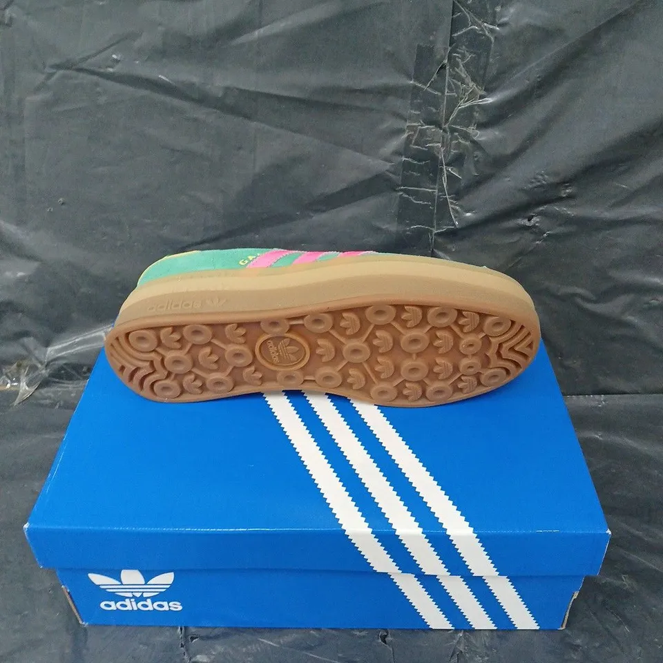 BOXED PAIR OF ADIDAS GAZELLE BOLD GREEN/PINK UK 6