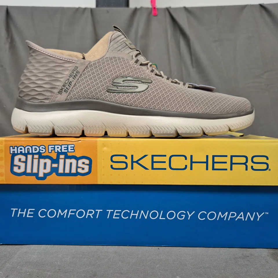 BOXED PAIR OF SKECHERS SUMMITS HIGH-RANGE SHOES IN TAUPE UK SIZE 9