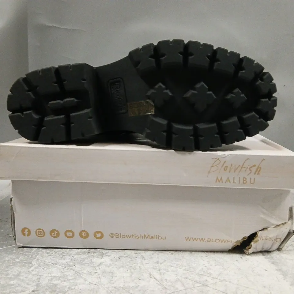 BOXED PAIR OF BLOWFISH MALIBU ANKLE BOOTS IN BLACK SIZE UK 6