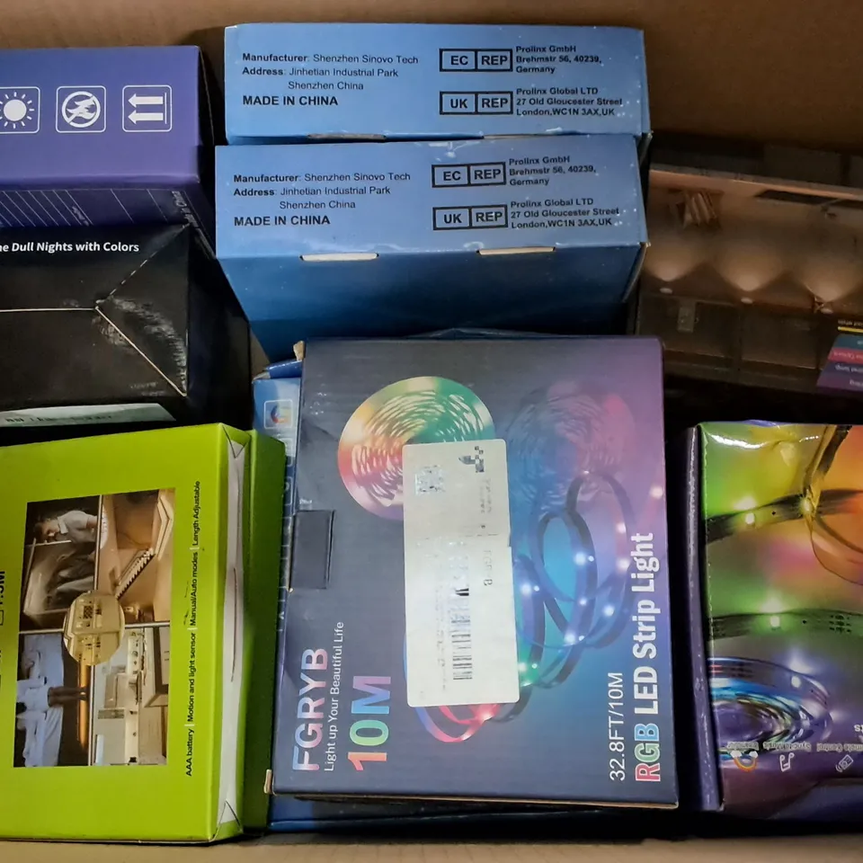 LOT OF APPROXIMATELY 20 ASSORTED BOXED LIGHTING ITEMS