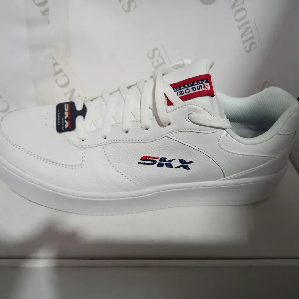 BOXED PAIR OF SKECHERS SPORT WHITE  - SIZE 8
