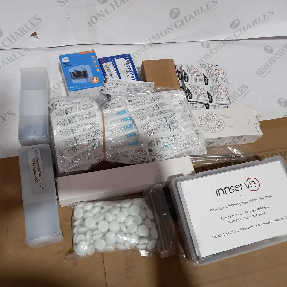 BOX OF ASSORTED HOUSEHOLD ITEMS 