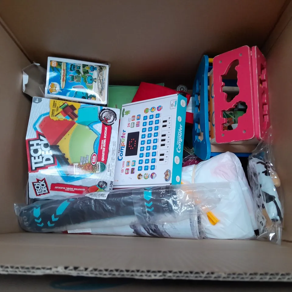 LOT OF APPROXIMATELY 20 ASSORTED TOYS AND GAMES TO INCLUDE PUL BACK CARS, DOLL AND BATH TOYS