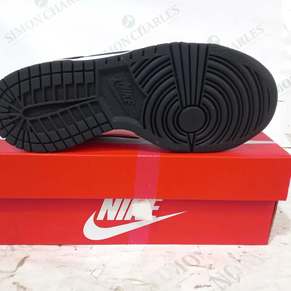 BOXED PAIR OF NIKE DUNK LOW SHOES IN WHITE/BLACK UK SIZE 3