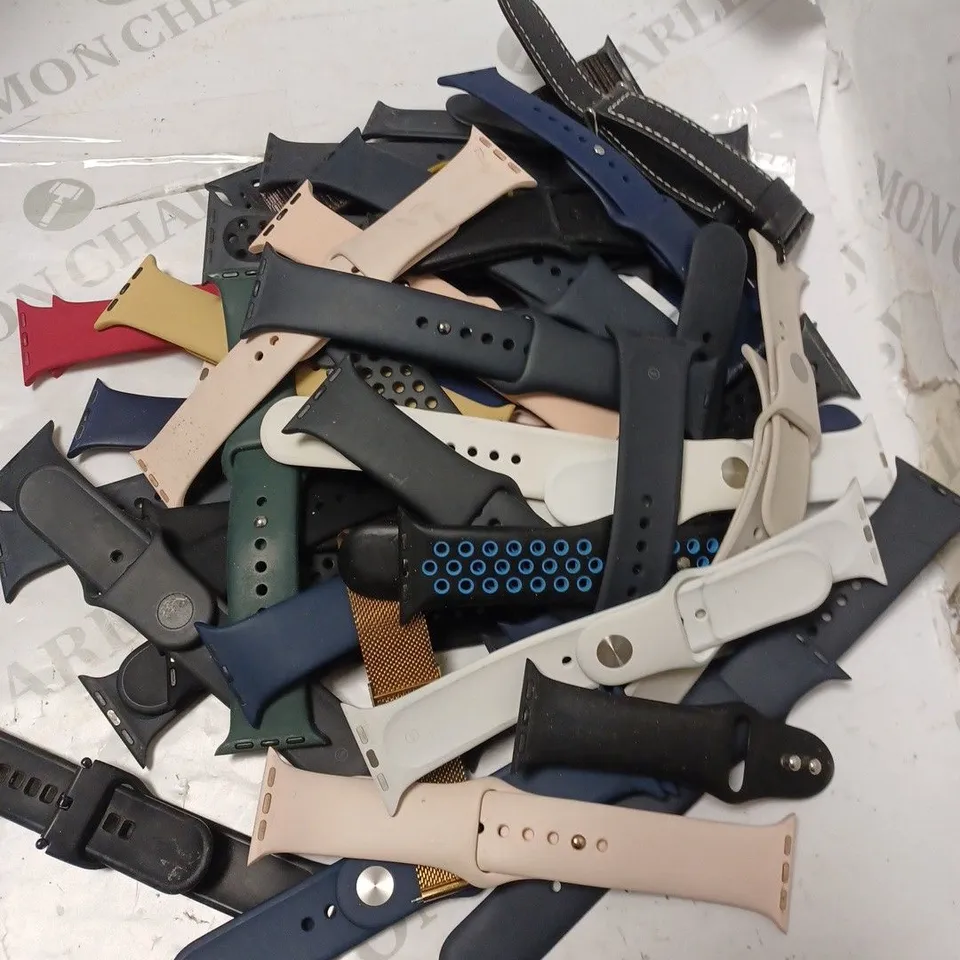 APPROXIMATELY 30 ASSORTED LOOSE SMART WATCH STRAPS IN VARIOUS DESIGNS & SIZES	
