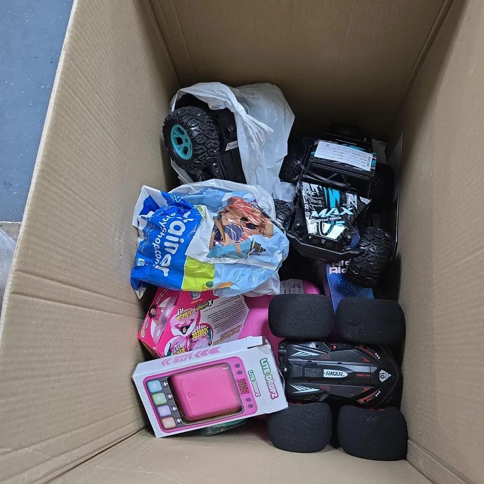 BOX OF APPROXIMATELY 10 ASSORTED TOYS INCLUDING MAX MONSTER TRUCK , SUPER WUBBLE WOBBLE BALL AND LITE DROPZ TOY PHONE