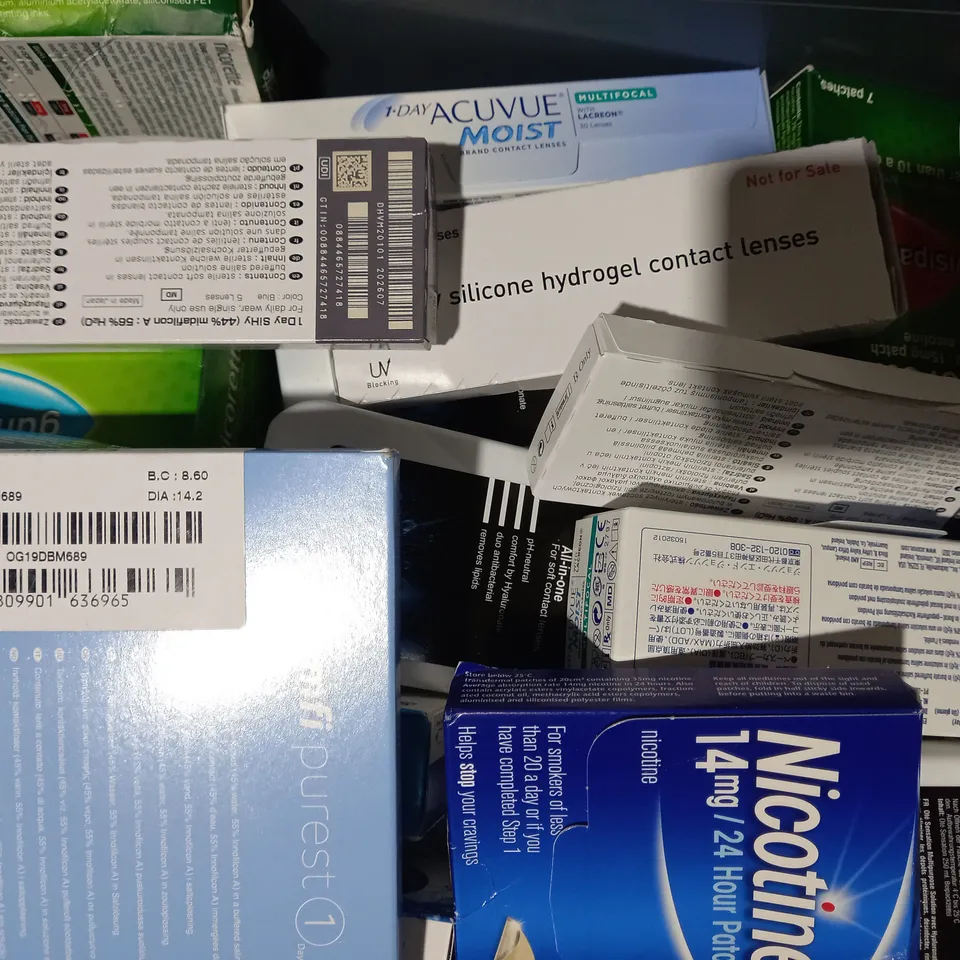 APPROXIMATELY 20 ASSORTED HEALTH CARE ITEMS TO INCLUDE EYE EXPERT FINESS CONTACT LENSES, 1-DAY ACUVUE MOIST CONTACT LENSES, ETC