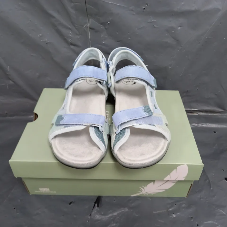 BOXED PAIR OF WOMENS ZEAL MULTI SANDALS SIZE 6