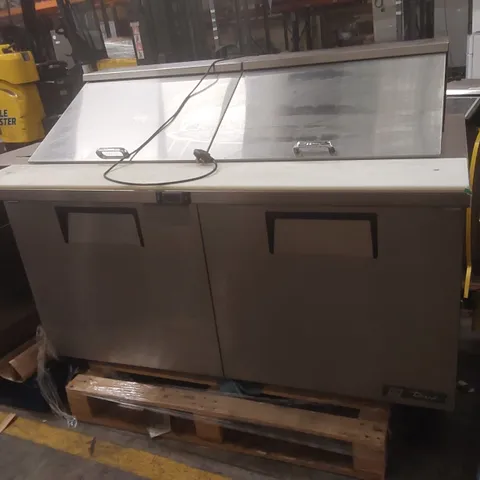 TRUE DOUBLE DOOR PREP COUNTER FRIDGE