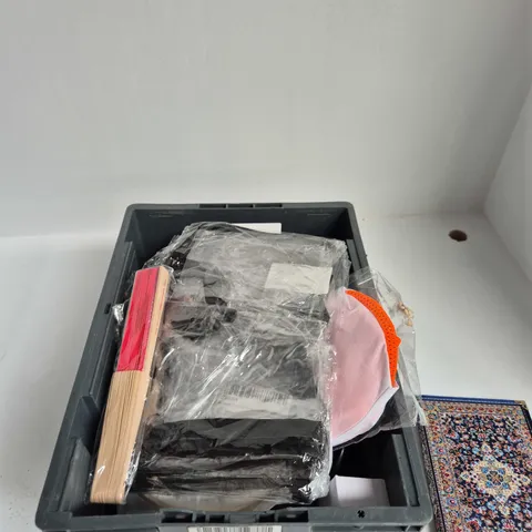 TOTE OF APPROXIMATELY 12 ASSORTED ITEMS TO INCLUDE: NOTEBOOK