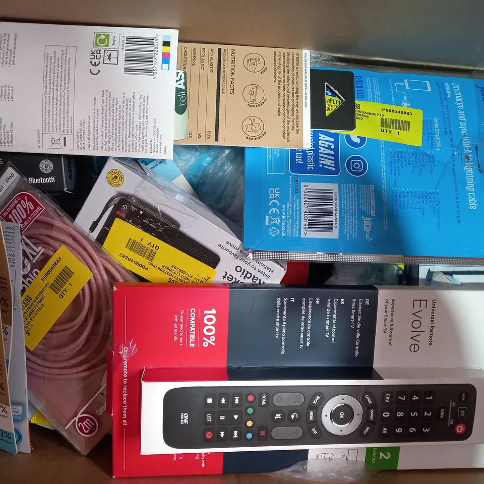 BOX OF APPROXIMATELY 20 ASSORTED ELECTRICAL ITEMS TO INCLUDE ASDA TECH POWER BANK, BLACKWEB USB-C UNIVERSAL CHARGER, JVC TRUE WIRELESS EARBUDS, ETC