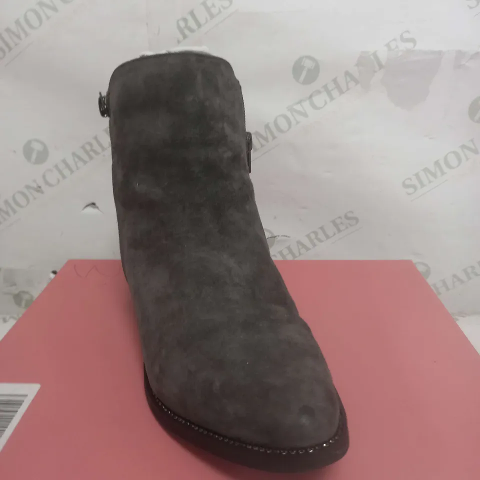 MODA IN PELLE KATREENA ANKLE BOOT IN DARK GREY - SIZE 39