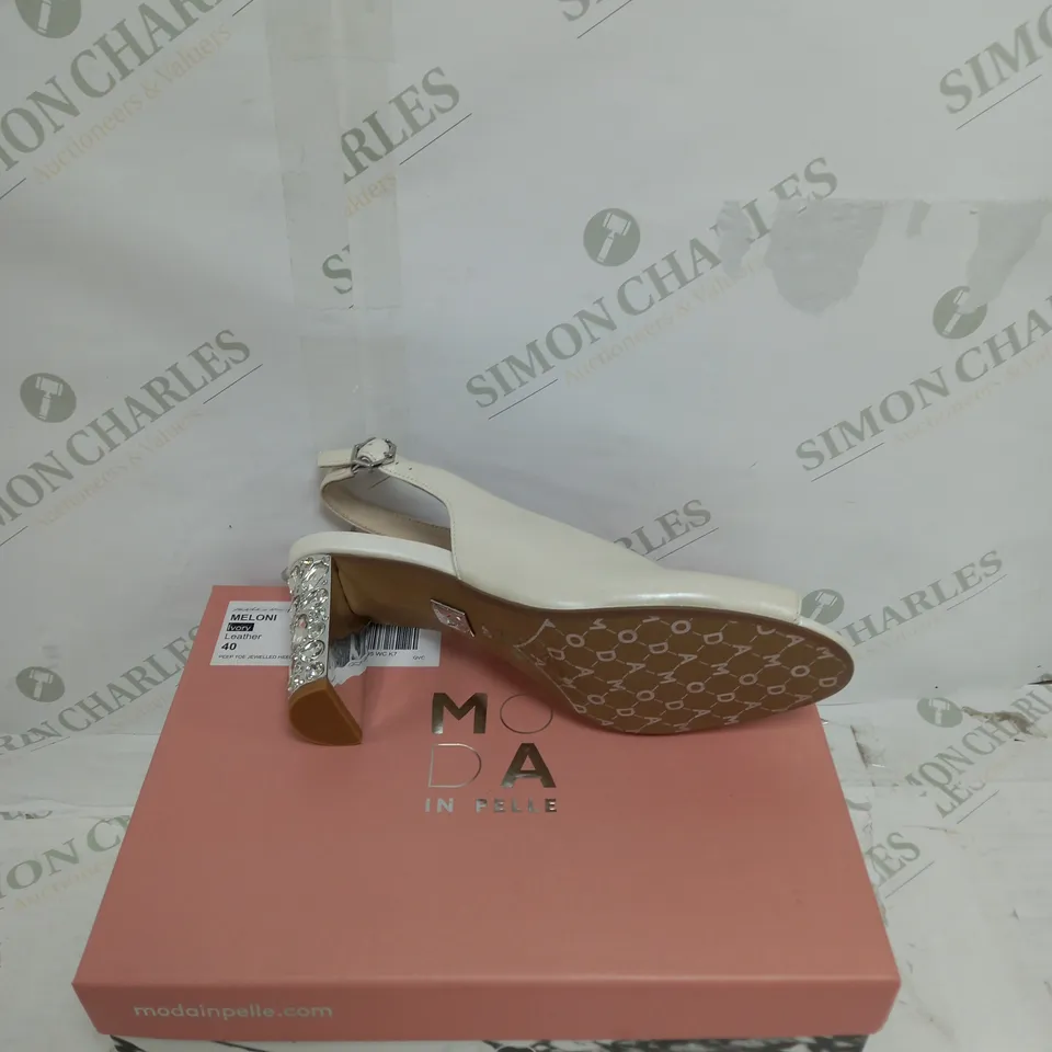 BOXED PAIR OF MODA IN PELLE MELONI IVORY LEATHER SIZE 40 