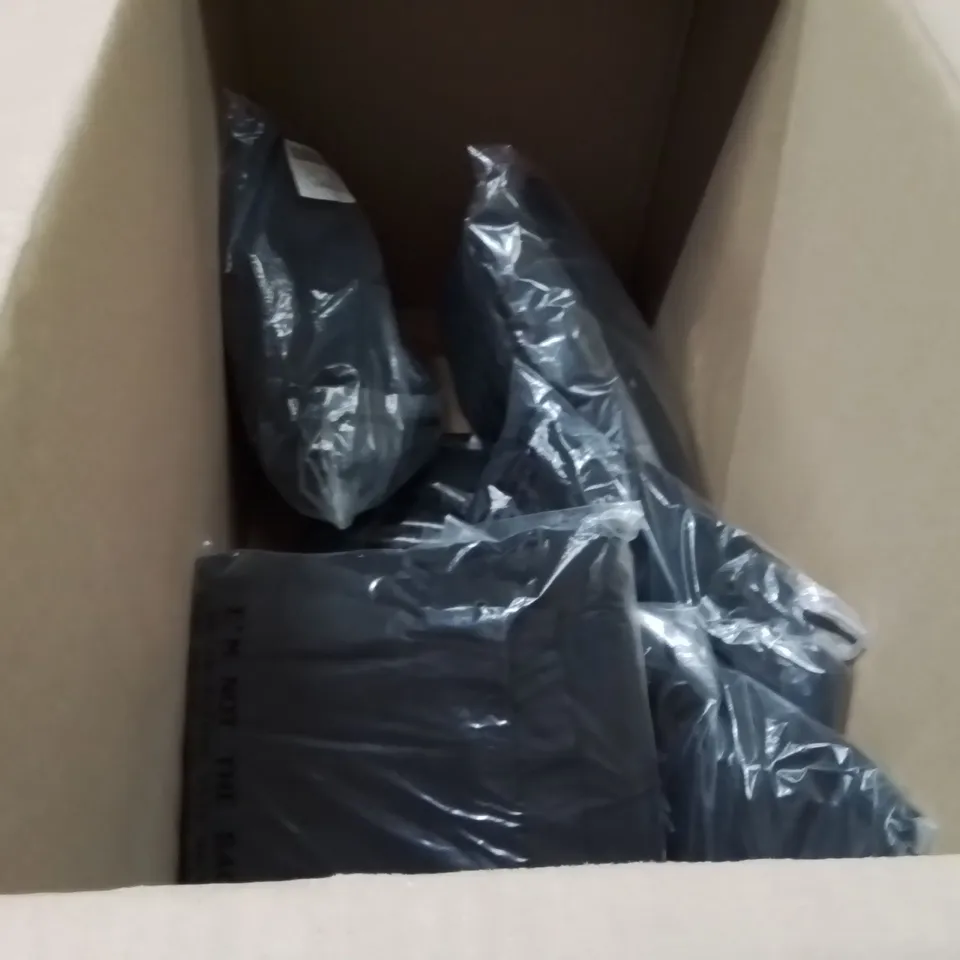 BOXED BRAND NEW APPROXIMATELY 8 CAPSULE TAPERED TROUSERS BLACK SIZE 20L