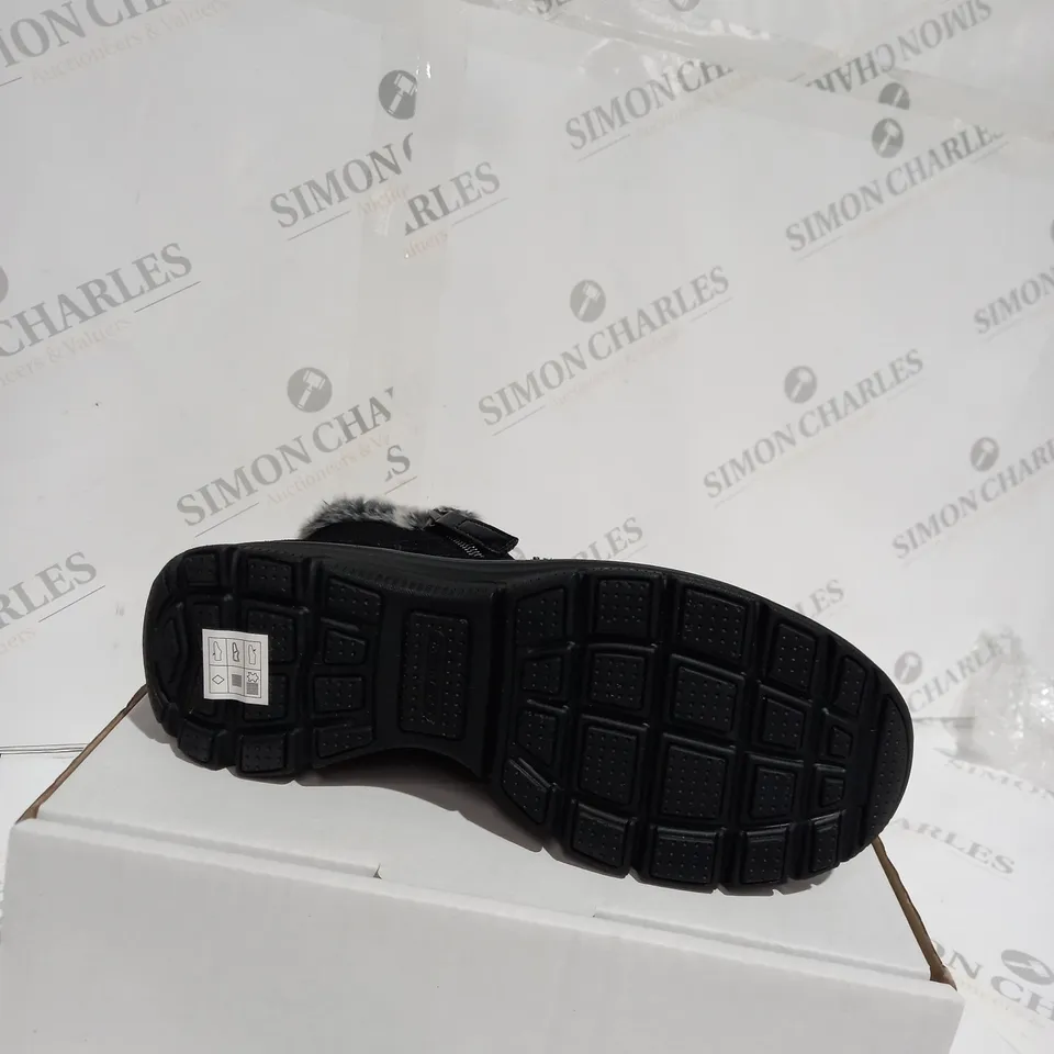 BOXED SKECHERS HIGH ZIP BOOTS, BLACK - SIZE 8