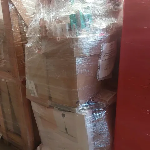 PALLET CONTAINING A VERY LARGE QUANTITY OF ASSORTED LIGHTING PRODUCTS