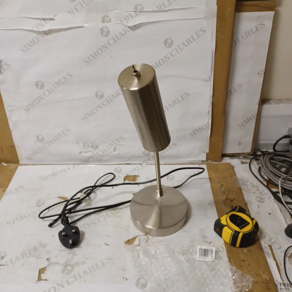TABLE LAMP