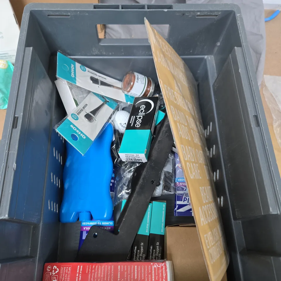 APPROXIMATELY 15 ASSORTED HOUSEHOLD ITEMS TO INCLUDE GREEN GOBBLER SEPTIC SAVER PODS, NIKWAX TECH WASH AND ZINC OXIDE TAPE