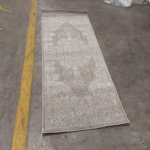 SAFAVIEH REFLECTION RUG - 69 x 183cm