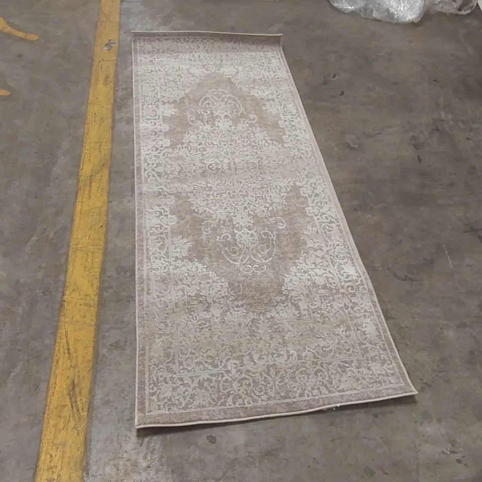 SAFAVIEH REFLECTION RUG - 69 x 183cm