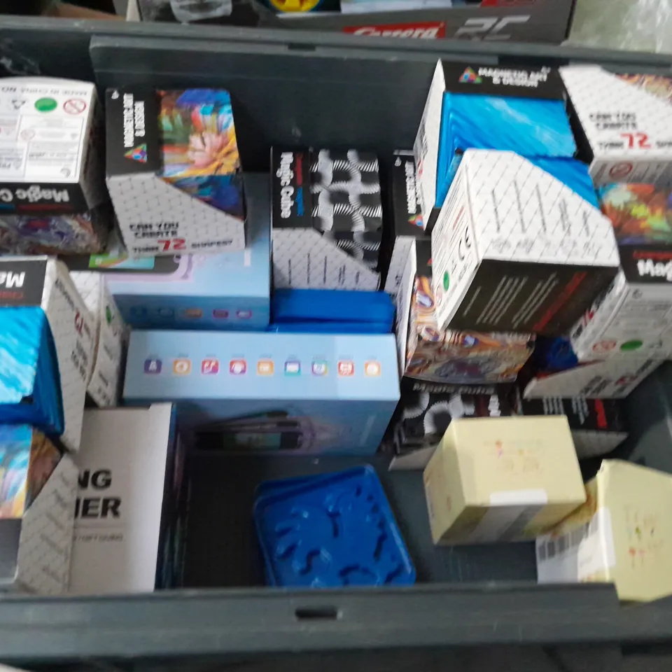 LOT OF ASSORTED ITEMS TO INCLUDE MAGNETIC MAGIC CUBES, KIDS SMARTPHONES AND FLYNOVA