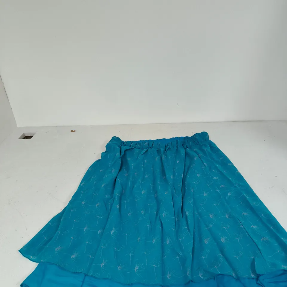 BOX OF APPROXIMATELY 25 TAMSY SKIRTS 