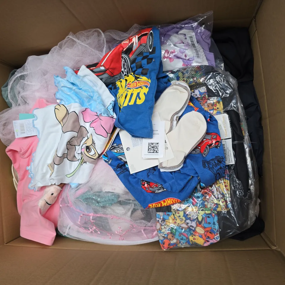 BOX OF APROX 20 ASSORTED CHILDRENS CLOTHING ITEMS IN VARIOUS COLOURS AND SIZES - COLLECTION ONLY 