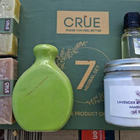 APPROXIMATELY EIGHT CRUE 7 PIECE HERBAL SET