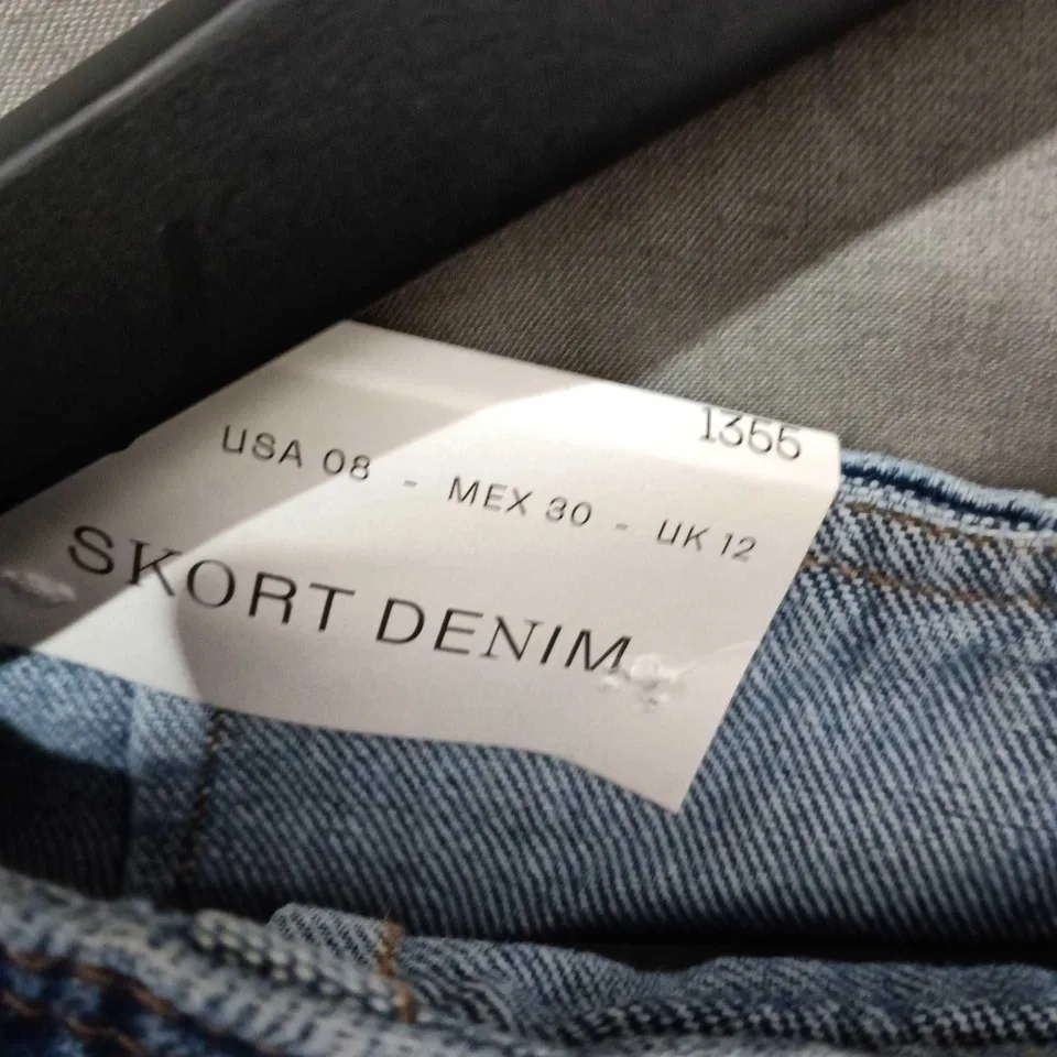 STRADIVARIUS DENIM SKORT – UK 12 (EU 40), BLUE