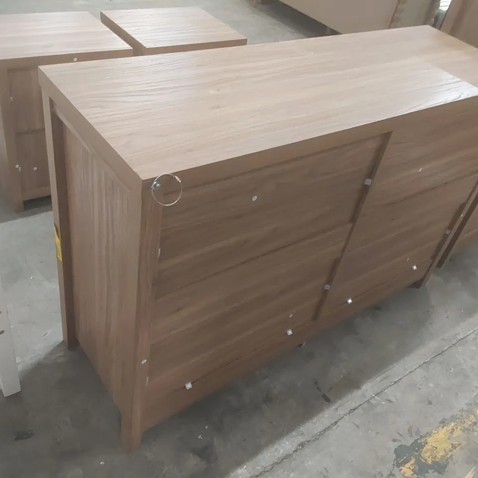 DESIGNER 4 PIECE BEDROOM SET WITH DRESSER & NIGHTSTAND COLOUR: NATURAL OAK