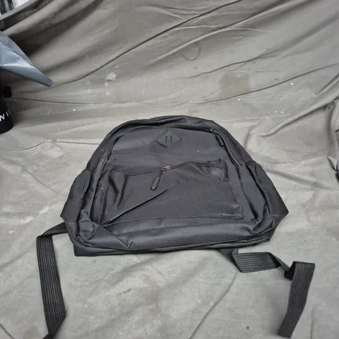 BLACK RUCKSACK WITH FRONT POCKET AND ADJUSTABLE STRAPS