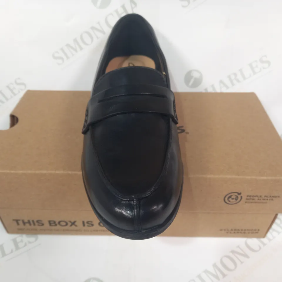BOXED PAIR OF CLARKS HAMBLE LOAFERS IN BLACK UK SIZE 4