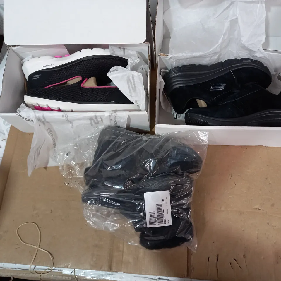 LOT OF 3 ASSORTED SKECHERS FOOTWEAR ITEMS TO INCLUDE TRAINERS AND BOOTS SIZES 5,8,3 1/2