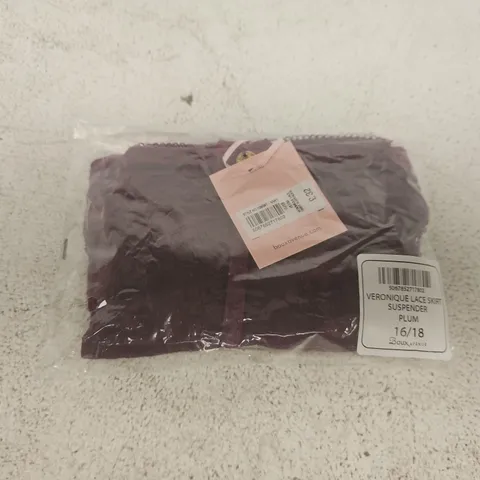BAGGED BOUX AVENUE VERONIQUE LACE SKIRT SUSPENDER IN PLUM SIZE 16/18