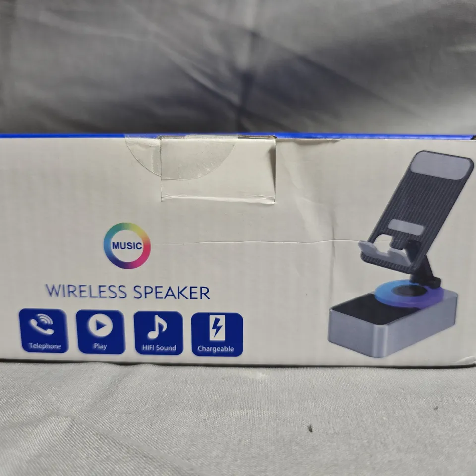 BOX OF APPROXIMATELY 20 ASSORTED ITEMS TO INCLUDE TEMPERED GLASS SCREEN PROTECTORS (IPHONE 15 PRO MAX & IPHONE 14), WIRELESS SPEAKER, ETC