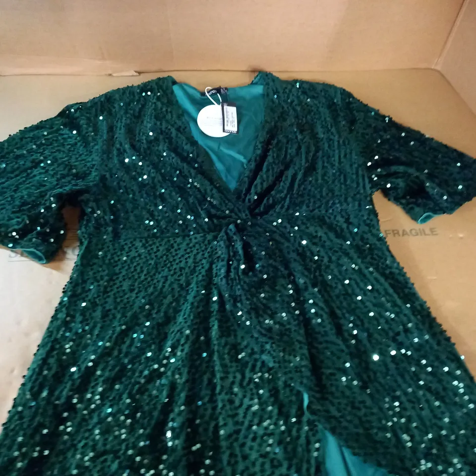 BOOHOO PLUS SEQUIN TWIST FRONT DRESS IN JADE - 22