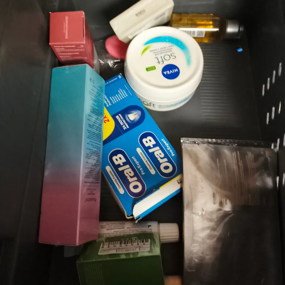 APPROXIMATEY 20 ASSORTED HEALTH AND BEAUTY PRODUCTS TO INCLUDE - QUICK DIP ACRYLIC NAIL EXTENSION KIT - VASELINE COCOA RADIANT BODY OIL - SKIN + ME FOAMING CLEANSER - ETC