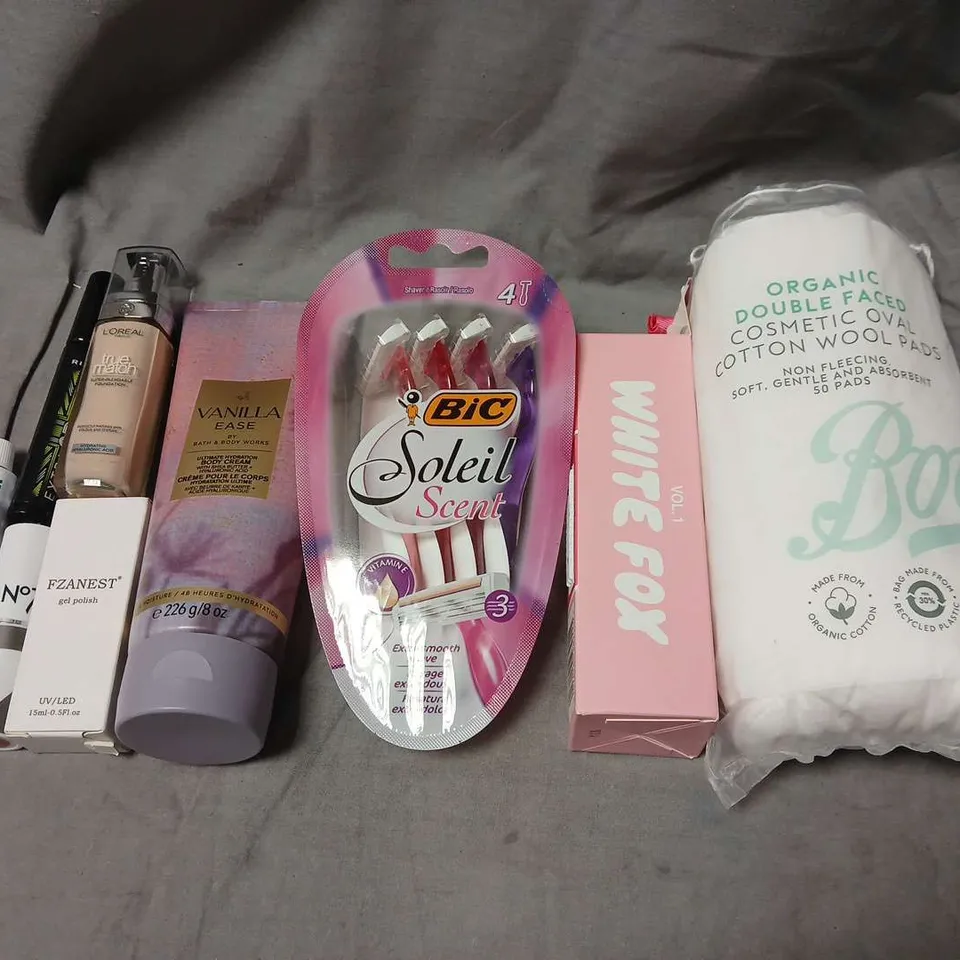 BOX OF APPROX 10 ASSORTED HEALTH & BEAUTY ITEMS TO INCLUDE - BIC SOLEIL SCENT RAZOR PACK, COTTON WOOL PADS & WHITE FOX