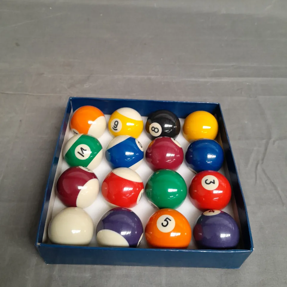 16 PIECE BILLIARD BALLS