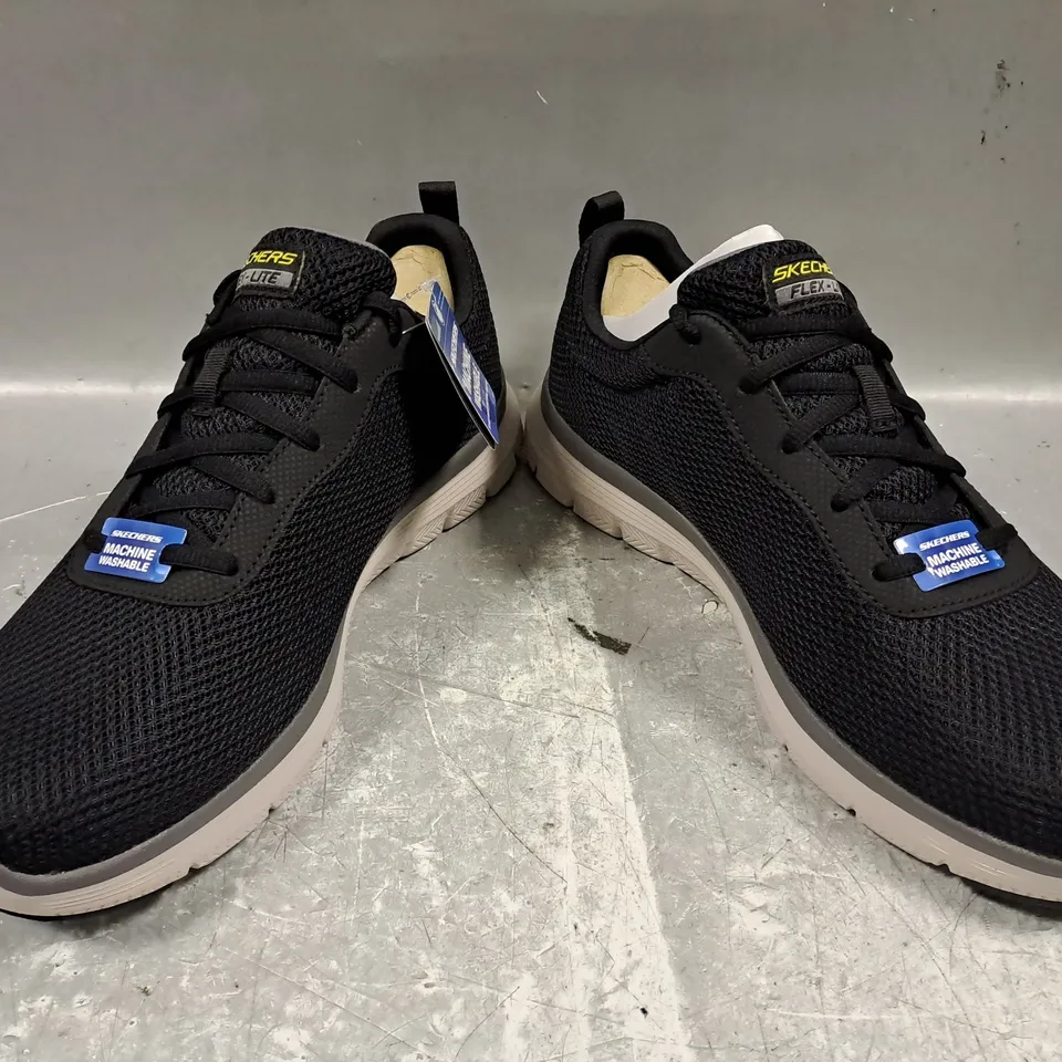 BOXED PAIR OF SKECHERS SHOES IN BLACK UK SIZE 9