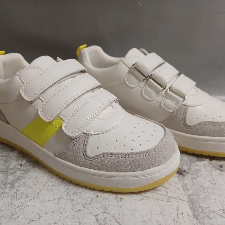 BOXED PAIR OF LAREDOUTE VELCRO STRAP TRAINERS IN WHITE/LIME SIZE EU 33