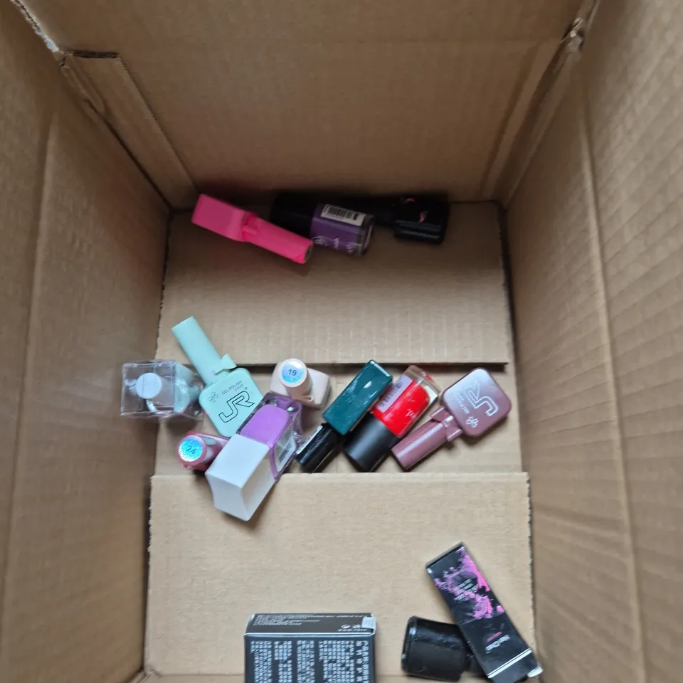 APPROXIMATELY 20 BOTTLES OF NAIL VARNISH TO INCLUDE VIXI OFFICIAL, PEELA AND MANICURIST