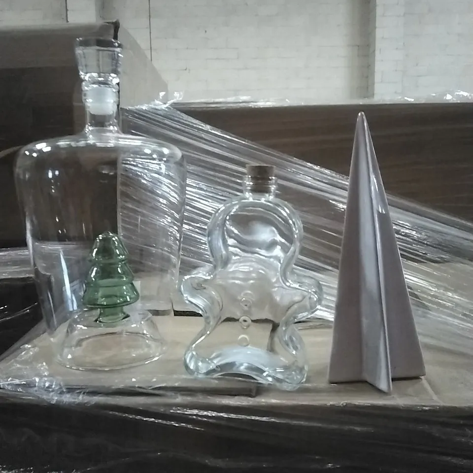 PALLET OF MIXED CHRISTMAS STOCK