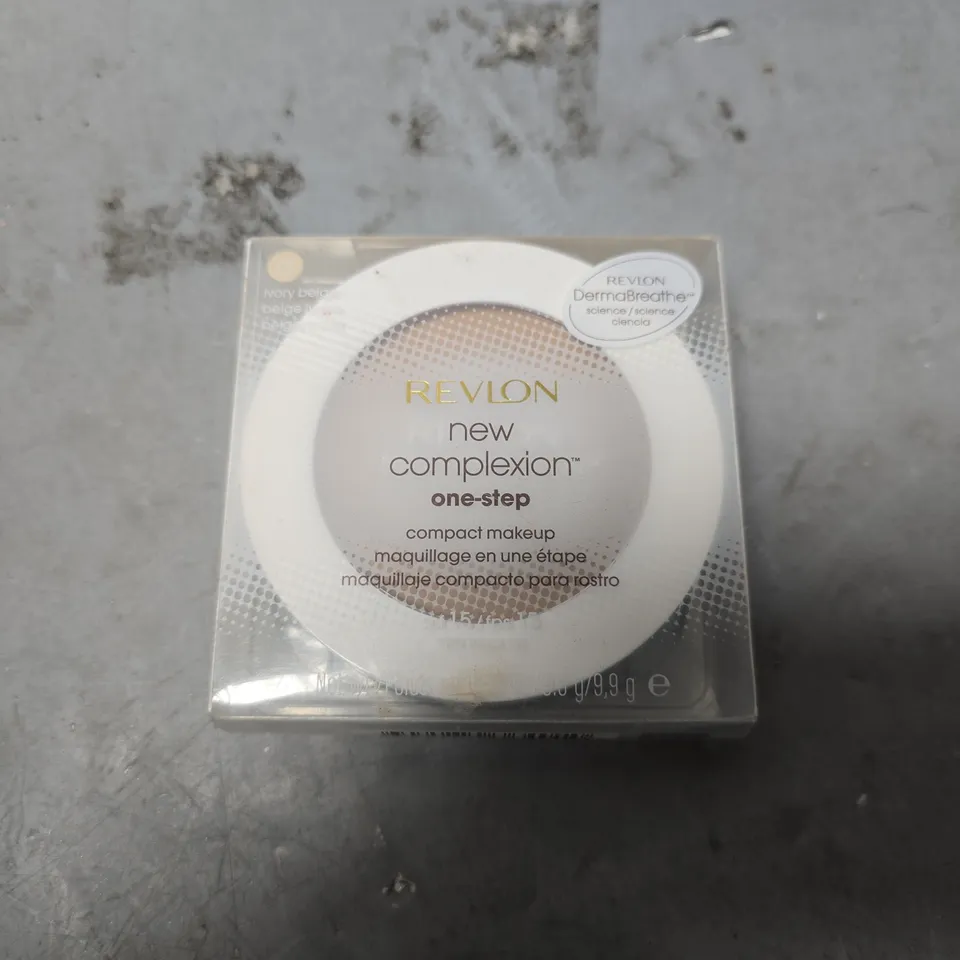 BOX OF APPROXIMATELY 30 REVLON NEW COMPLEXION ONE-STEP COMPACT MAKEUP - 01 IVORY BEIGE