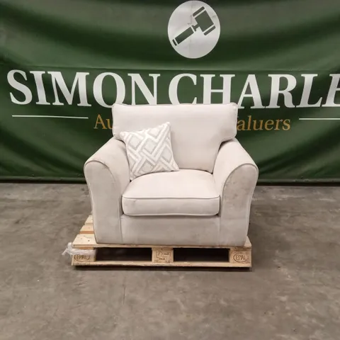 AMORE FABRIC ARMCHAIR