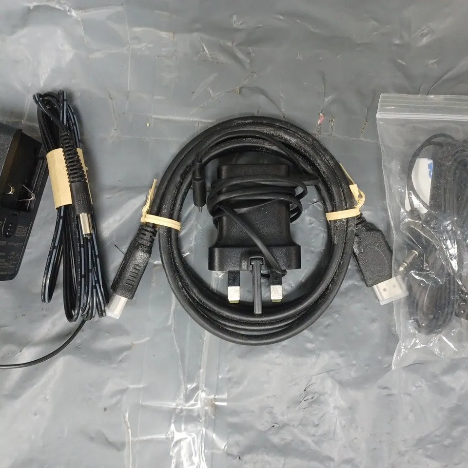 APPROXIMATELY 15 ASSORTED ELECTRICAL ITEMS TO INCLUDE VARIOUS PLUGS AND CABLES