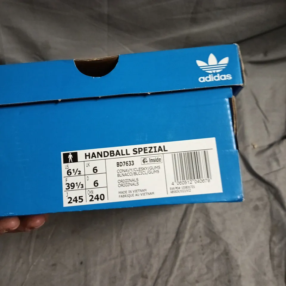 ADIDAS HANDBALL SPEZIAL SNEAKERS – NAVY/LIGHT BLUE, UK 6 (US 6.5)