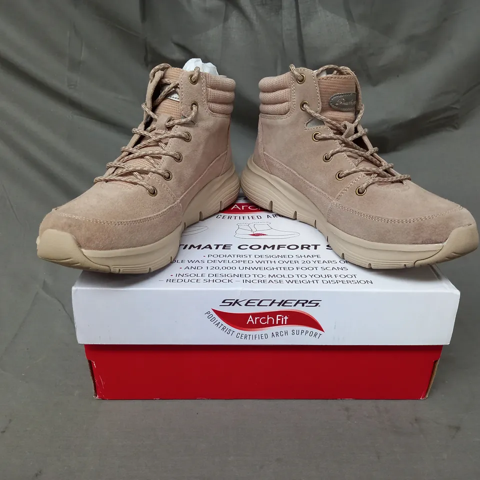 BOXED PAIR OF SKECHERS SMOOTH LACE ANKLE BOOTS IN TAUPE SIZE 5.5