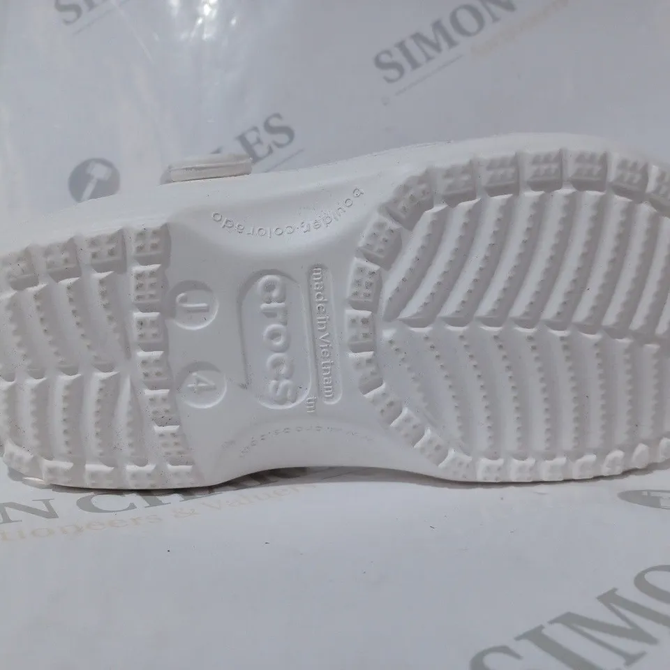 PAIR OF CROCS CLASSIG CLOGS K IN WHITE SIZE J4